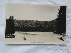 Antik képeslap/fotólap Erdély, Tusnádfürdő Szent-Anna tó, kiránduló nő