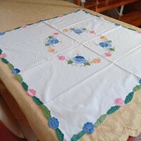 Appliquéd, showy tablecloth, 80 x 80 cm