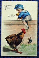 Antik Húsvéti üdvözlő litho képeslap csibét lopó kisfiú akit a tyúkanyó elkap