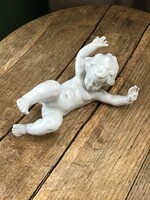 Régi Unterwissbach fekvő puttó porcelán figura, egyik ujja hiányzik