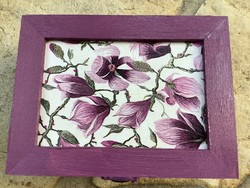 Díszdoboz kincsesláda ékszeres fadoboz sötét mályva színben decoupage díszítéssel