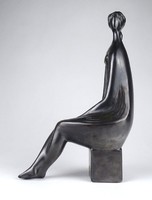 1I158 Jelzett nagyméretű fekete mázas ülő nő kerámia figura 27 cm