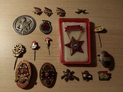 All kinds of socialist badges, badges mixed 218