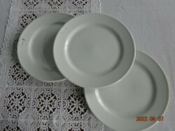 Lilien  porcelán Ausztria, fehér kistányér,  átmérője 19,5 cm. 3 db együtt eladó Vanneki!