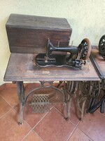 Antik Singer fa hajtókaros varrógép II.