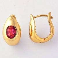 Gold filled arany fülbevaló extra fazonnal, rubin színű kővel