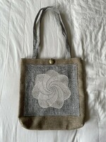 ÚJ! Egyedi kézműves pakolós textil táska horgolt rátéttel