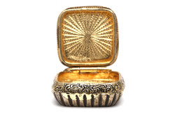 Ezüst aranyozott szelence pill box gyöngy és  korál drágakővel