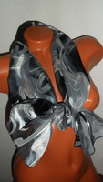 Thin, lightweight polyester scarf (134 x 33cm)
