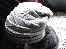 Light gray knitted cap
