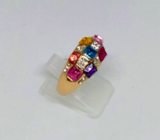 Aranyozott gyűrű színes kristályokkal