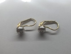Stud earring with button clasp