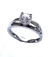 Silver ring with zircon stone 51m