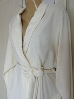 Dreamy Elegant Women's Robe in Cream, Size 42