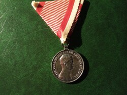 IV. Károly ezüst Vitézségi Érem 1917 eredeti mellszalaggal az I. Világháború korából
