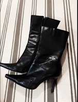 Italian elegant fashionable black zipper decorative leather boots in size 37, in mint condition