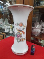 Large porcelain vase with birds of paradise by Raven House. 31 Cm.