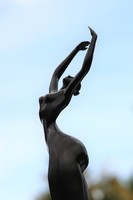 Nagy bronz szobor-Reach for the sky- 48 cm