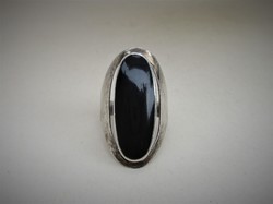 Gyönyörű ezüst gyűrű nagy csiszolt ónix kővel