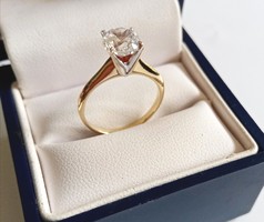 14 carat beautiful solitaire ring /small size/