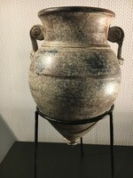 Görög váza, fém tartóval