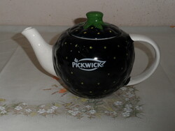 Pickwick porcelain jug, spout (blackberry)