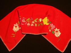 Kalocsai mintával hímzett drapéria- függöny piros alapon 77 x 25 cm