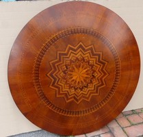 130 cm. átmérő, intarziás biedermeier asztal.