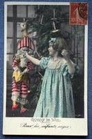 Antik Karácsonyi üdvözlő fotó képeslap  kisleány marionett bábbal karácsonyfa