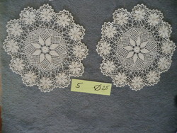 5 Pairs of laces crocheted with refined thin thread with a diameter of 25 cm, 8 leaf shapes in the middle, exceptional