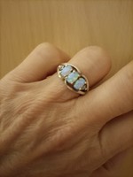 Ezüst gyűrű opál kövekkel