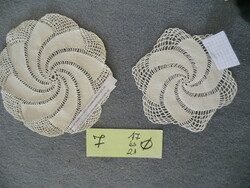 7Lace in a pair in rustic ecru color 17 and 21 cm in diameter with swirl pattern