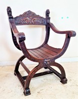 Antik,frissen felújított  faragott savonarola karfás szék