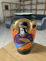 Ázsiai váza porcelán részletgazdag festéssel 13 cm