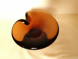 Súlyos, szépen ívelt formájú, cseh v. muránói borostyán barna kristály üveg asztali dísztál, kínáló