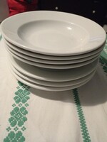 Vastag fehér kő porcelán tányérok egyben