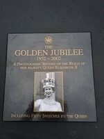 II. Erzsébet királynő jubileumi díszdobozos kiadású emlékkönyv Queen Elizabeth II