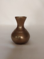 Régi, súlyos kis öntött vastag falú, tömör sárgaréz váza, 8 cm