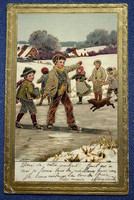 Antik dombornyomott keretű arannyal préselt képeslap gyermekek jégen csúszkálnak téli táj