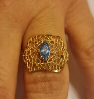 14k arany dizájn gyűrű türkizkék kővel
