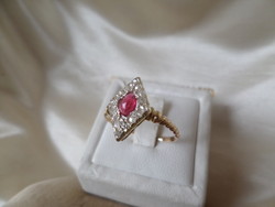 Antik arany gyűrű rubinnal és gyémántokkal