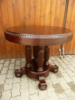 Beautiful, antique historicizing, heavy oak salon table, in very good condition