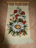 Wall tapestry with flower pattern