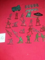 Retro trafikáru bazáráru műanyag játék katona katonák csomagban egyben képek szerint 12