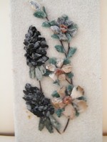 Ásvány kövekből készített virágos falikép