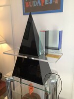 Dán plexi váza Piet Mondrian stílusában a modern design kedvelőinek