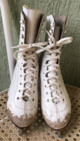 Retro Icemaster Spezial Gehartet márkájú  33-as méretű korcsolya az 1970-es évekből