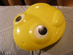 Retro beach splashing yellow plastic toy frog 14 cm