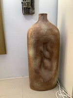Retro 74 cm magas, palack formájú szabadonformált agyag váza a modern design kedvelőinek