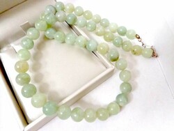 Jade mineral necklace 8 mm
